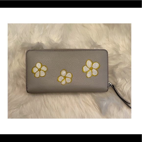 Marc Jacobs Handbags - Marc Jacobs Daisy